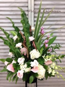 白、淡いピンク＆グリーンでお祝いスタンド｜「フローリストちんかえん」　（兵庫県神戸市中央区の花キューピット加盟店 花屋）のブログ