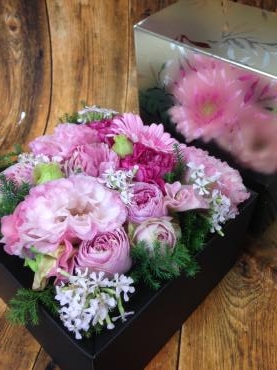 ご結婚祝いのBOXフラワー｜「フローリストちんかえん」　（兵庫県神戸市中央区の花キューピット加盟店 花屋）のブログ