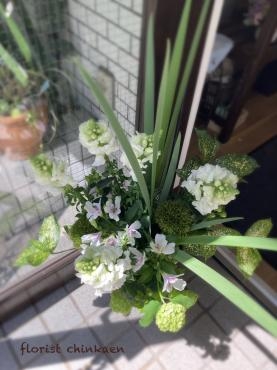 白とグリーンの花束